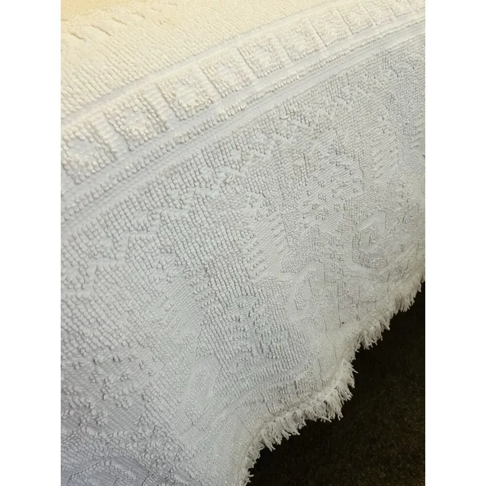 Vintage Chenille Bedspread Blanket Fringe White Cotton Cottage 120